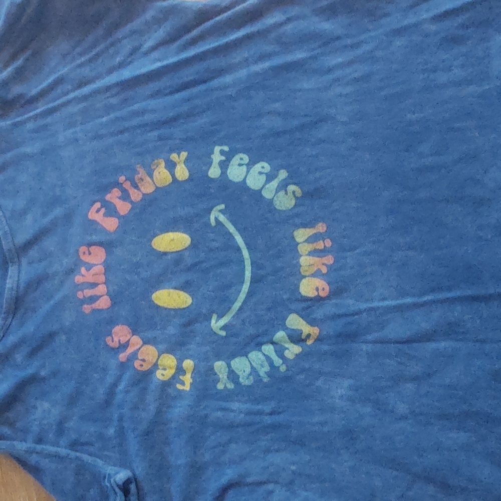 Feels Life Friday Smiley Face tshirt Medium Blue